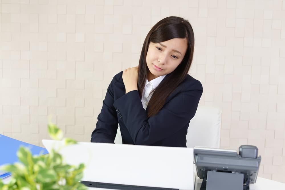 肩こりの女性